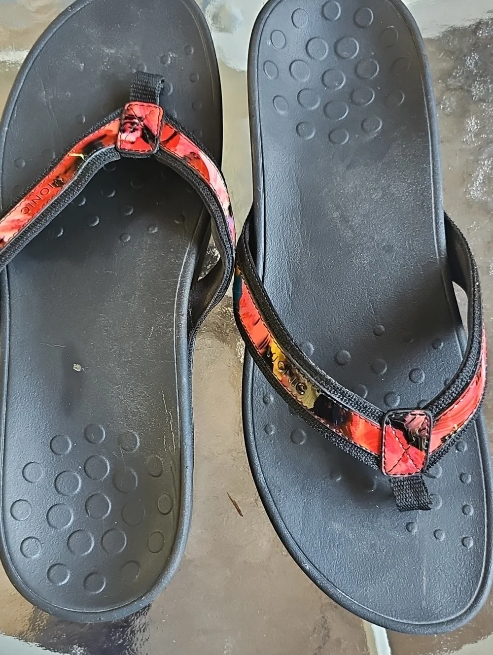 Vionic Women's Black Sandals with Red Patterned Straps Sz 11